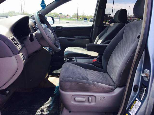 2006 Toyota Sienna LE 8-Passenger 4dr Mini-Van